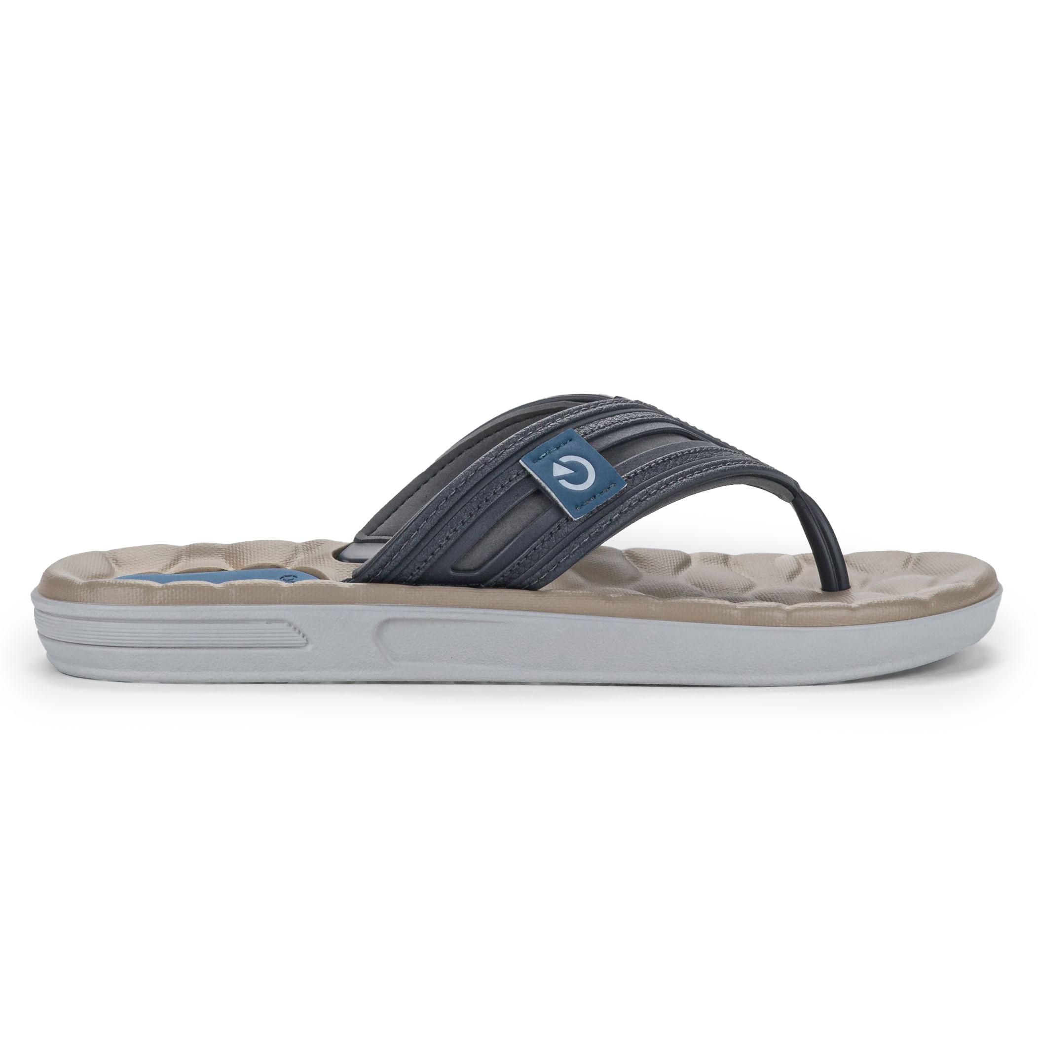 Chinelo masculino Cartago casual na cor bege com detalhes em basalto e azul, solado emborrachado branco com entalhes, visto de perfil em fundo branco